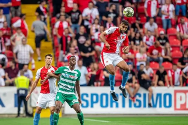 البحريني عبد الله يوسف... أول خليجي يشارك في دوري أبطال أوروبا