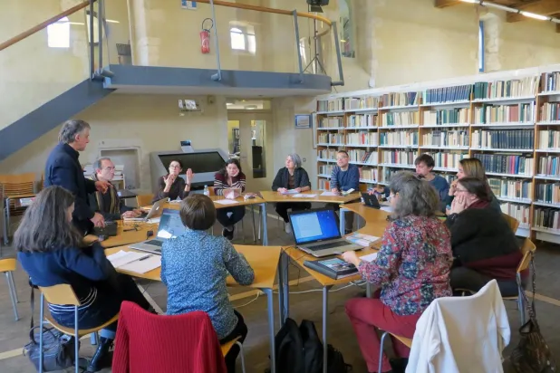 Mütercimler, tercümenin profesyonelliğini tartışıyor (Youtube)