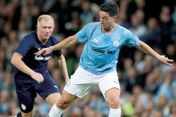 بول سكولز يعيد إلى الأذهان تمريراته الساحرة