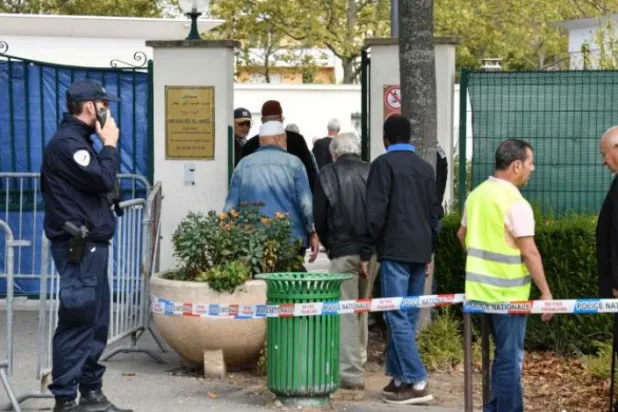 ​Fransa'da camiye otomobille saldıran kişi tutuklandı