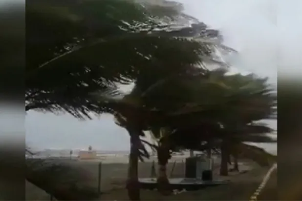 Umman'da fırtına nedeniyle hayat durdu