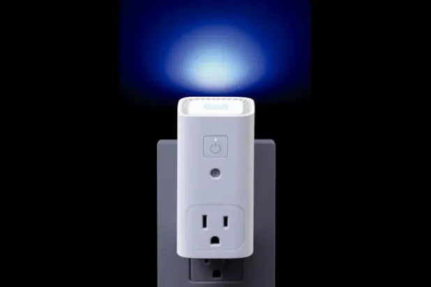 مقبس ذكي وجهاز لمراقبة جودة الهواء