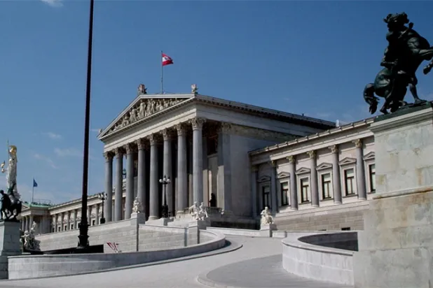 اليمين المتطرف يغازل المحافظين في انتخابات النمسا