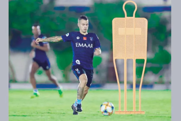 بعثة الهلال «الآسيوية»  كاملة النجوم باستثناء العابد