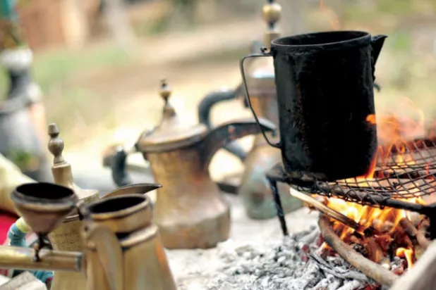 في اليوم الدولي للقهوة... مواطنون من غزة يروون حكايا عشقها