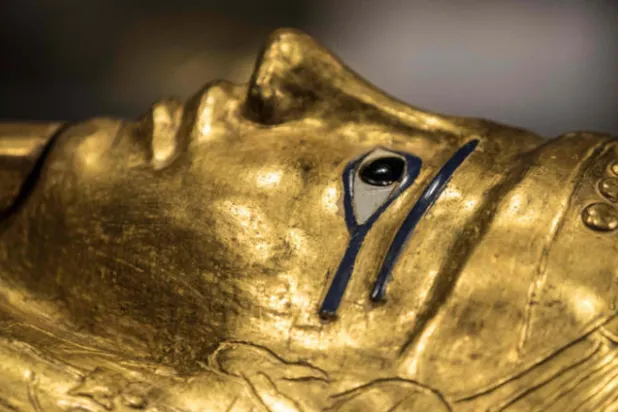 لقطة مقربة لتابوت الكاهن «نجم عنخ» (أ.ف.ب)
