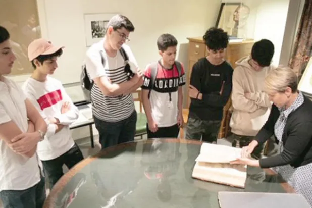 فرص جديدة لطلبة الثانوية للدراسة في كبرى الجامعات العالمية