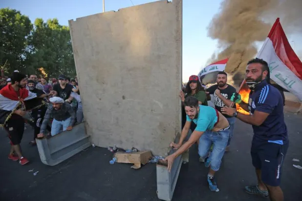 تجدد المظاهرات في وسط بغداد وأنباء عن إطلاق الرصاص الحي