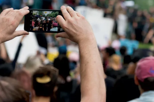 صحافة الهواتف... سرعة التفاعل مع المتلقي