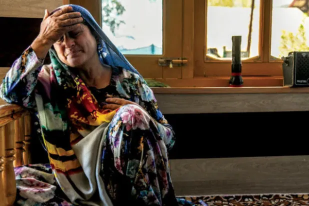 كشميريون في سباق مع الموت وسط تفاقم أزمة الصحة