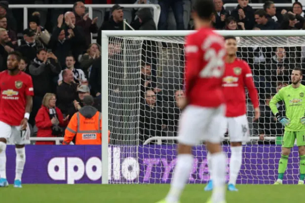 نتائج فريق مانشستر يونايتد الحالية هي الأسوأ منذ موسم 1989 (رويترز)