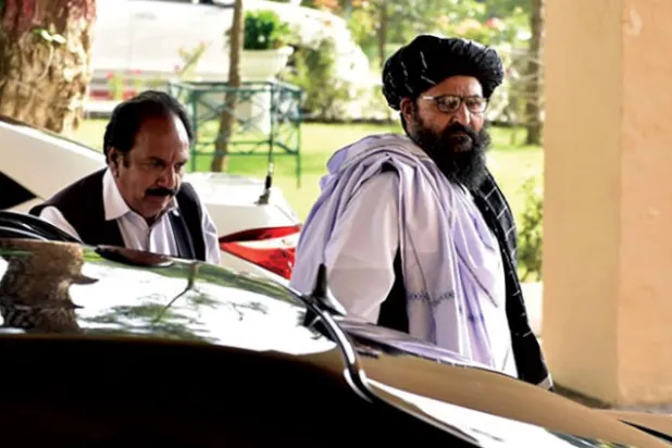 الإفراج عن قادة كبار في {طالبان} بينهم «زعيم الأفيون»