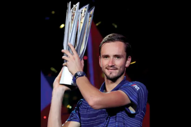 ميدفيديف يسحق زفيريف ويتوج ببطولة شنغهاي للتنس