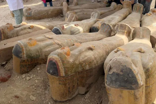 مصر تعلن اكتشاف «أضخم» خبيئة توابيت فرعونية في الأقصر
