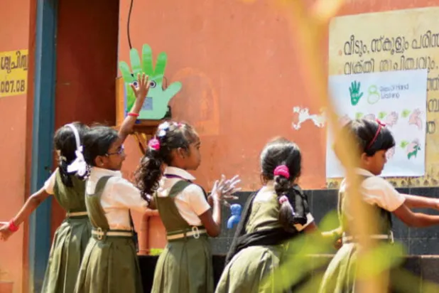 روبوت لتشجيع التلاميذ على غسل أياديهم