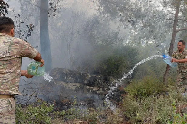 حرائق لبنان تطال أداء السياسيين
