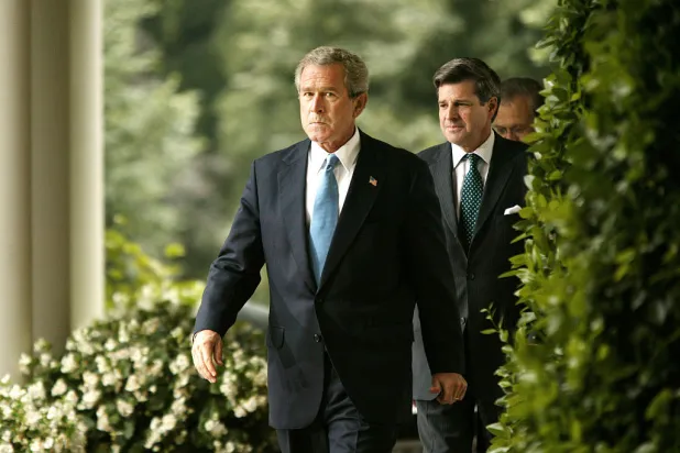 ABD eski Başkanı George W. Bush ve ABD'nin Irak'taki sivil yöneticisi Paul Bremer (Getty)