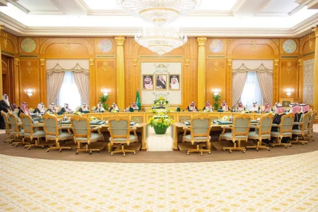 خادم الحرمين خلال ترؤسه جلسة مجلس الوزراء (واس)