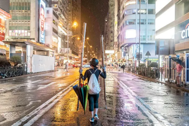 اقتصاد هونغ كونغ ينزلق إلى دائرة مفرغة من الركود