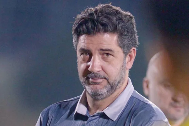 فيتوريا يعيد حمد الله للقائمة... ويحذر من الأطراف الزرقاء