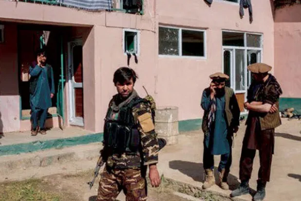 «واتساب» وسيلة التواصل في أفغانستان... في الحرب والسلام