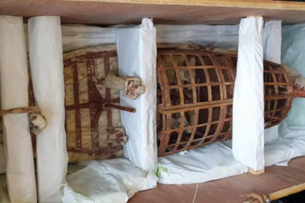 المتحف المصري الكبير يستقبل قطعاً نادرة لـ«الفرعون الذهبي» و«مركب خوفو»