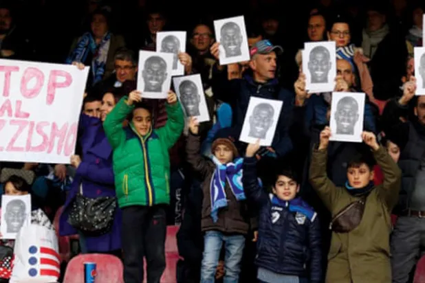 العنصرية ما زالت تلوث عالم كرة القدم... والغضب وحده لن يقضي عليها