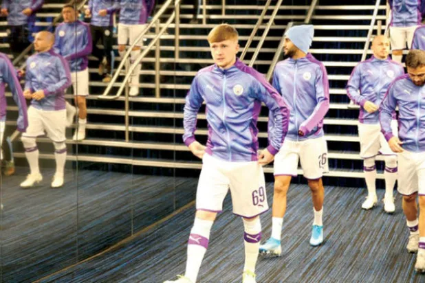 حفيد أساطير مانشستر سيتي يسير على خطى أجداده