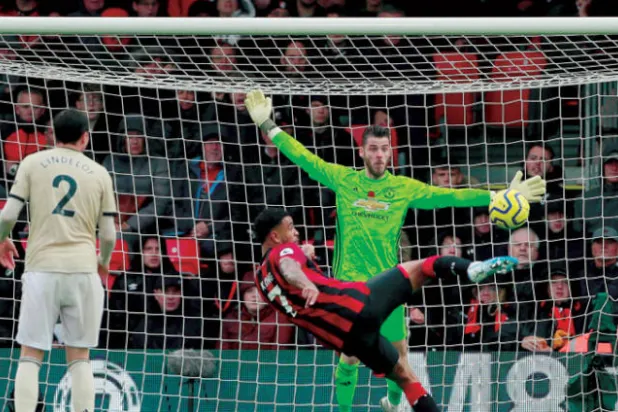 جوش كينغ ينهي صحوة مانشستر يونايتد (رويترز)