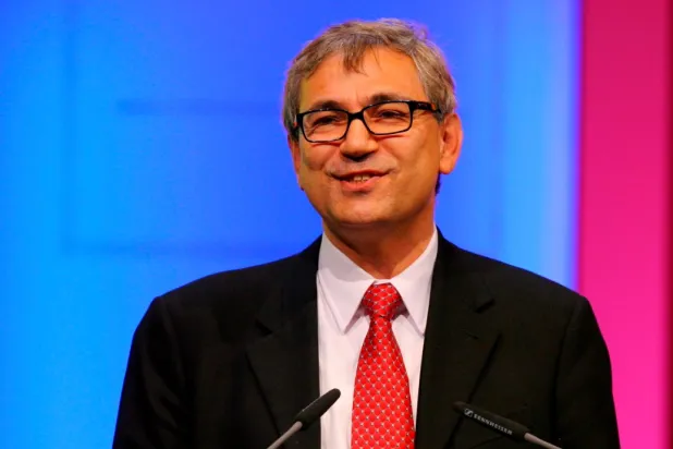 Orhan Pamuk: Dünya şairlik ruhunu kaybetti