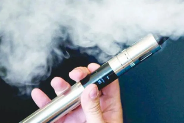 أمراض التدخين الإلكتروني ترتبط بزيت فيتامين «هـ»