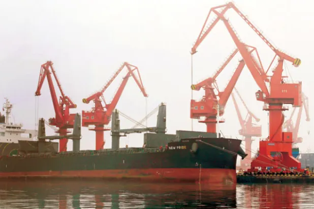 أسعار النفط تعاود التذبذب بتأثير تباطؤ الاقتصاد العالمي والحروب التجارية