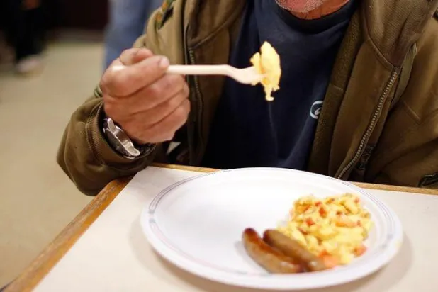 تناول العشاء بعد السادسة مساءً يزيد خطر الإصابة بأمراض القلب