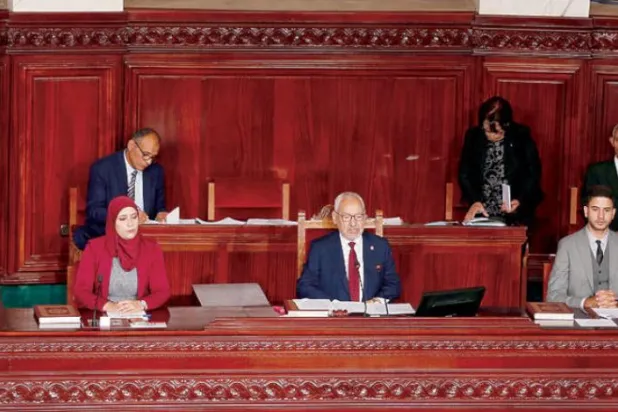 گذشتہ روز "النهضہ" کے رہنما راشد الغنوشي کو ٹیونسی پارلیمنٹ کے اجلاس کے دوران دیکھا جا سکتا ہے