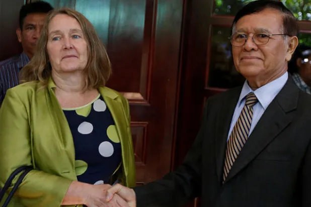 كمبوديا تخضع للضغط الدولي وتفرج عن معارضين