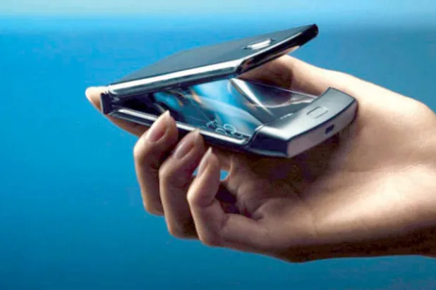 «موتورولا» تكشف عن هاتف قابل للطي