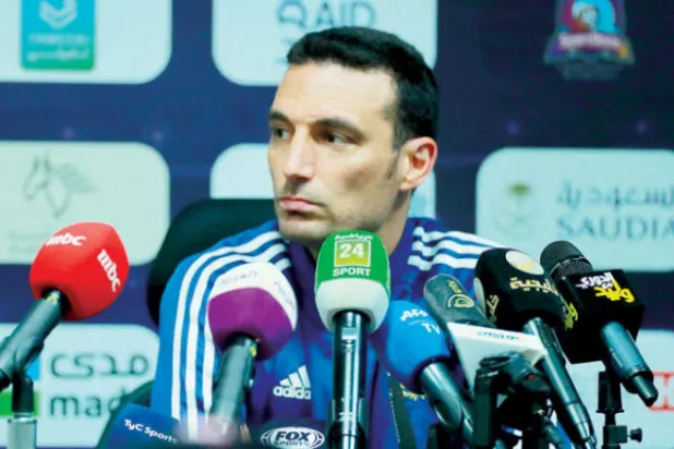 تيتي: ميسي لاعب مختلف لكن الغلبة للكرة الجماعية