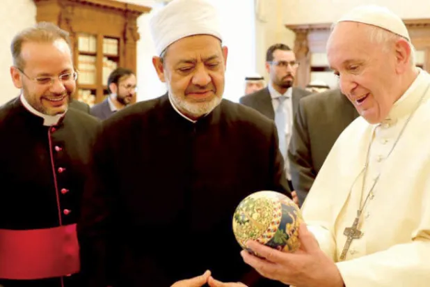 بابا الفاتيكان وشيخ الأزهر يؤكدان مواصلة التعاون لتحقيق «الإخاء الإنساني»