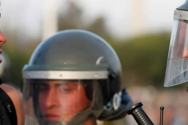 رئيس تشيلي يتعهد «عدم توفير حصانة» لقوات الأمن والانتهاكات