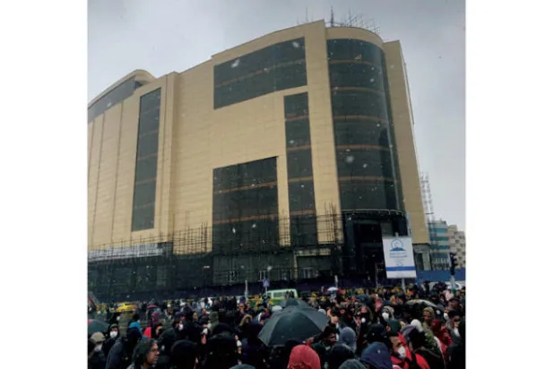 إيران... غياب الخطوط الفاصلة بين الصحافة والسياسة