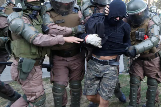 اتهامات للشرطة التشيلية بانتهاك حقوق الأطفال خلال الاحتجاجات