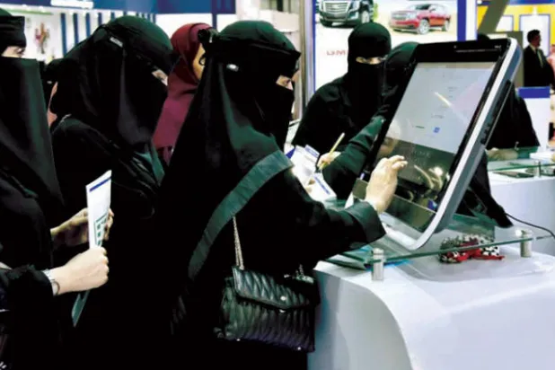 توظيف المرأة السعودية... حراك لا يستكين