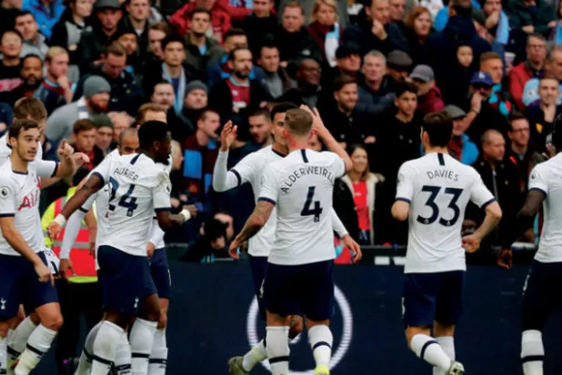 الانتصار الأول لتوتنهام تحت قيادة مورينيو... هل يكون نقطة انطلاق لعهد جديد؟ (أ.ب)