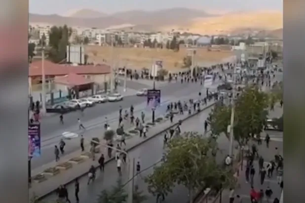 İran'da muhafazakarlar ve reformistler halk hareketine karşı birleşiyorlar
