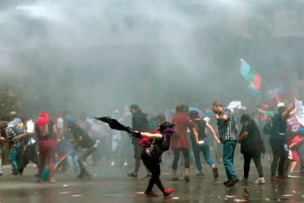 انسداد الأفق السياسي في الأزمة التشيلية يفتح شهيّة الجيش