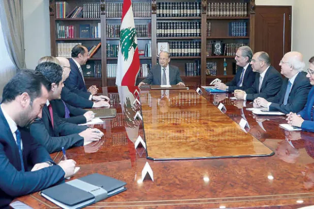 «حزب الله» يطلب من عون تأجيل الاستشارات النيابية أملاً بإقناع الحريري