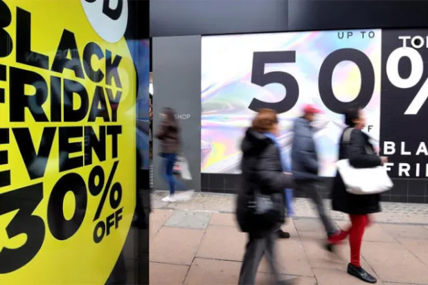 خبير بريطاني يحذر من «مصيدة تخفيضات الجمعة البيضاء»