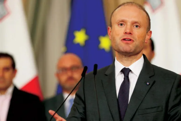 فضيحة التحقيقات بمقتل صحافية قد تجبر رئيس وزراء مالطا على استقالته