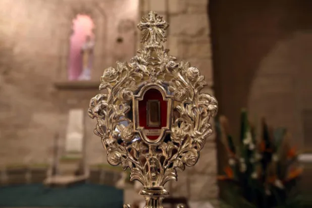 عرض قطعة من مزود السيد المسيح في القدس قبل عيد الميلاد