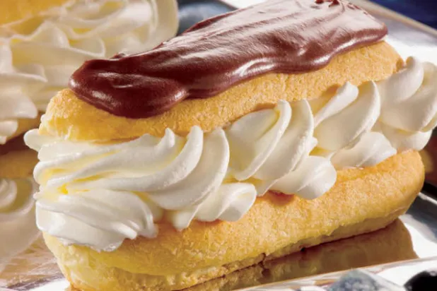 إيكلير بالكريمة